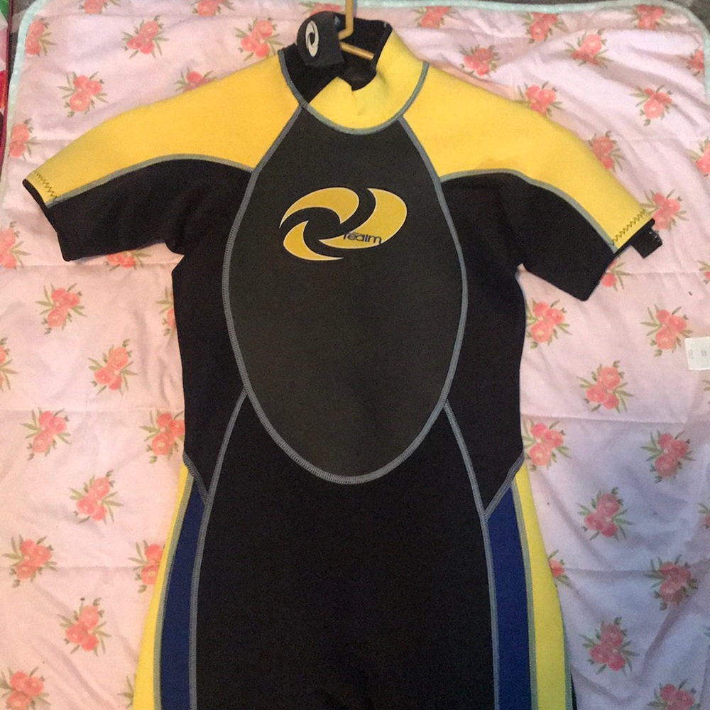 The realm Black and yellow wetsuit